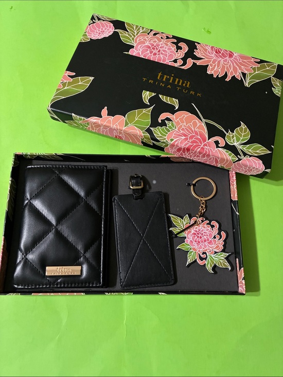 Trina Turk Accessories - TRINA TURK - Card Holder-Luggage Tag_ Bag Charm Set